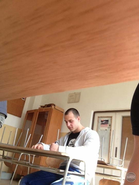 záškolak vyjebaný :D