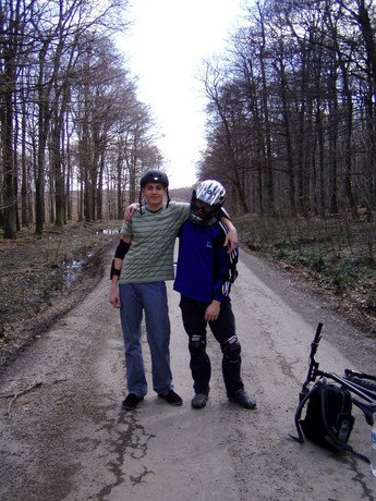 proste oni suty najlepši lobim was:)bikeri :):):):)tie waše stroje že sewas:-*