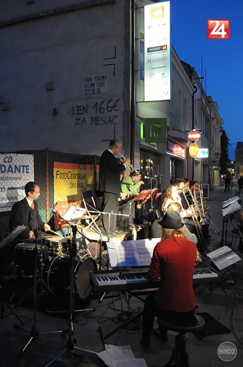 toto ma robí šťastnou už dva roky a stále bude.
Swingless Jazz Ensemble :)