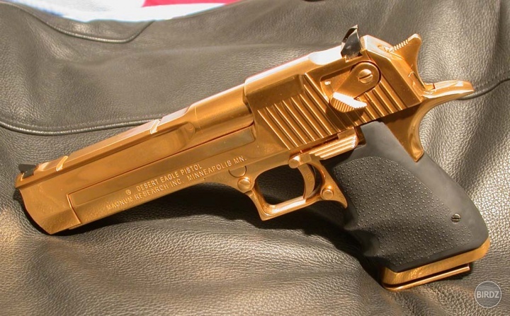 nové pozadie plochy :) ... mrte jebatelný gold deagle :)