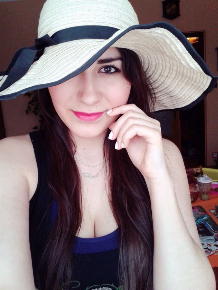Tajomná slečna v klobúku ;)