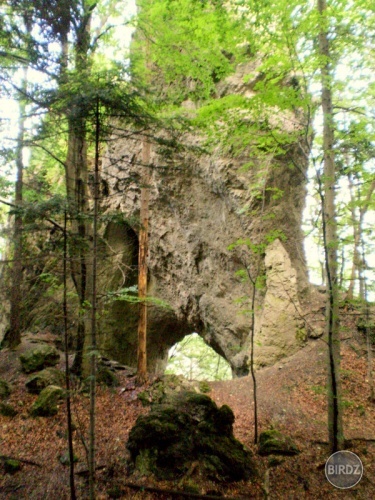 Vratnica pri červenej skale