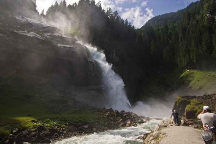 Vodopád v Alpách, proste úžasné niečo. =)