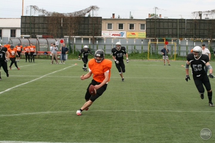 2.5.2010 sa konal vo Zvolene zápas v Americkom futbale Nitra Knighs : Smolenice Eagles.