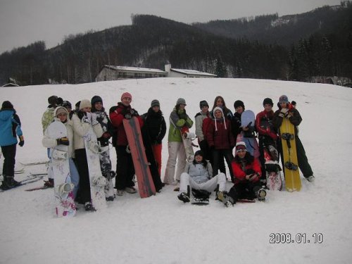 tak to je na lyziarskom ... kde bolo uplne super asi ak o niikde.... to co sme tam boli za partiu tak to asi uz nikdy tak splu nebudeme....kua tak starsne mi to chyba