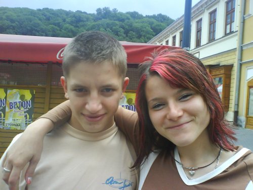 Ja s mojím super bratrancom na námestí