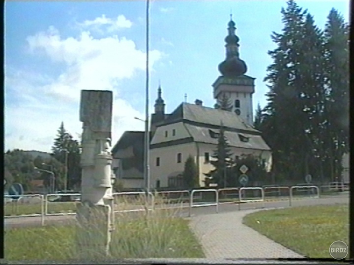 kostol od ulice s ban kahancom