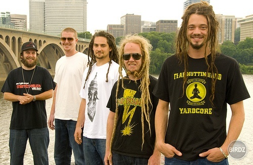 S.O.J.A

(prvá ozajstná reggae kapela, ktorú som počula)