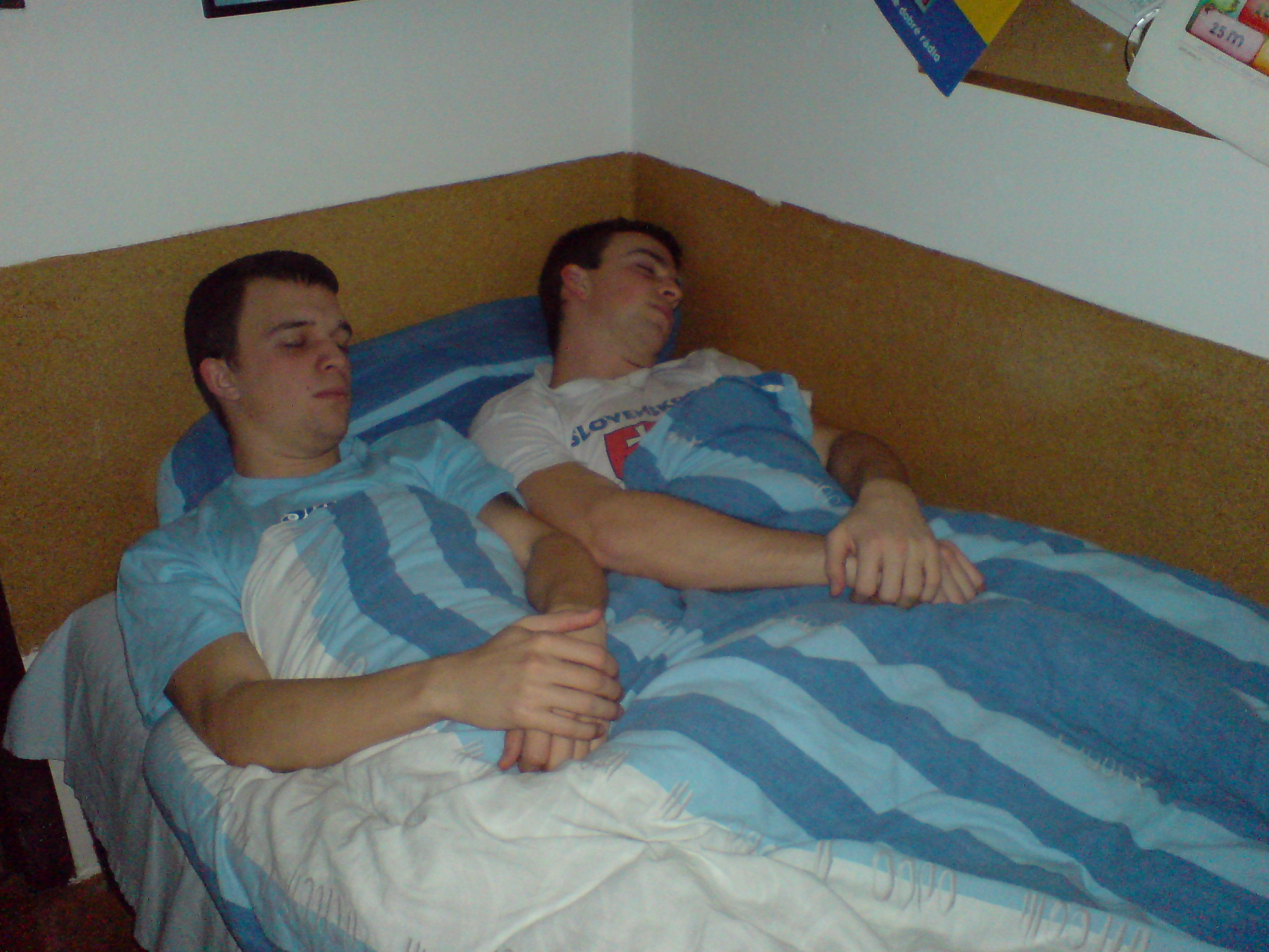 spinkajúci otec a krstný otec mojich detí:))) aké dvojičky však? :)