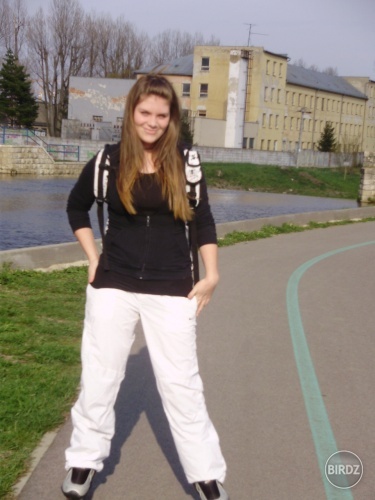 Ifanka nevie ostro fotiť, čiže to berte s rezervou...:D Ale inak ja na korčuliach, utekala mi noha, pardon...:D