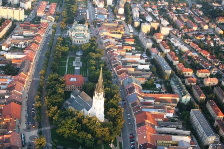 naše krásne šošovkovité námestie:)