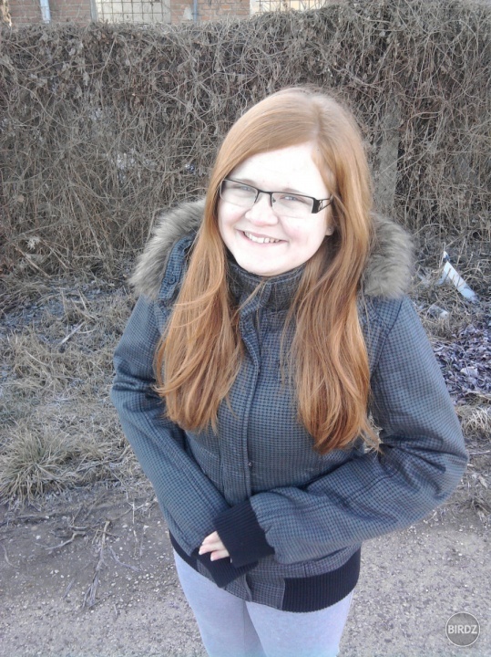 jedna postaršia :) ale strašne sa tam sama sebe páčim :)