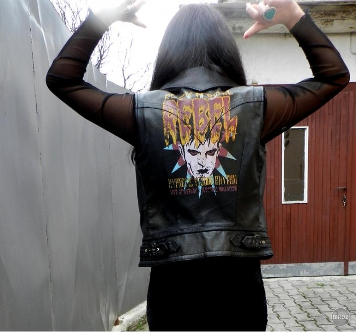 /,,/