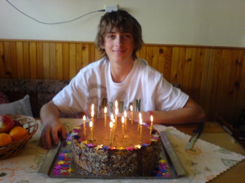 moja mila mamicka mi upikla tortu :D