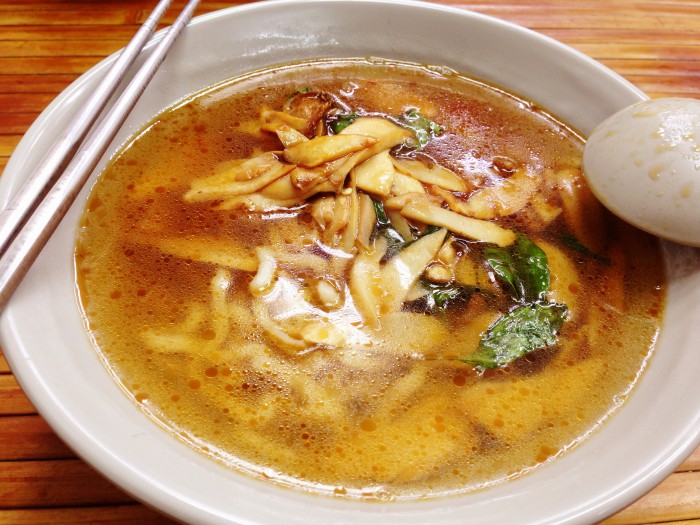 Taiwansky vegetariansky hribovy ramen za 2.60e v nejakej buddhistickej diere :P uz som sa naucil znak pre vegetarianstvo, takze najst vege restiky je o nieco lahsie (aj tak ma tam doviedla frajerka :D)