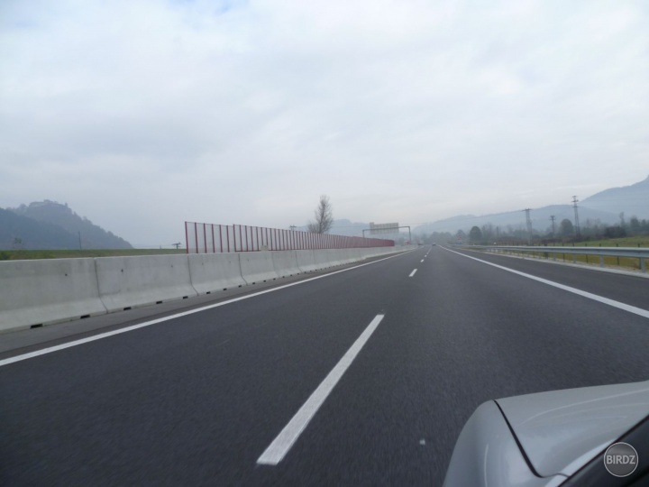 110 km/h a ja v tricku fotim cez otvorene okno...kto ma videl, rychlo ma obiehal :D