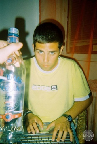 jedno [3] - Zlez z toho netu a padaj chlastať! :-)