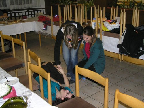 Váááálame sa po zemi a to sme ani nic nepili:)