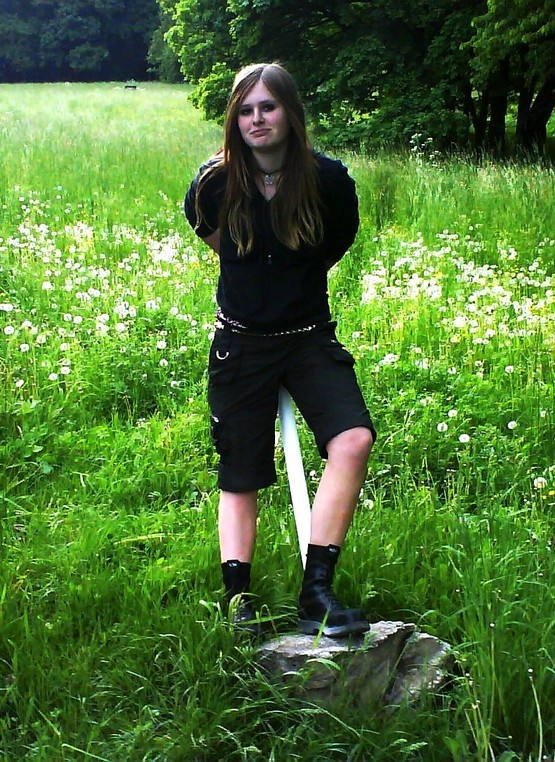nooo...:D to som ja ako sa tvárim nenápadne (alebo ako keby som pojedla kyslé šváby), keď som vyvalila tyč na červenom kameni:D