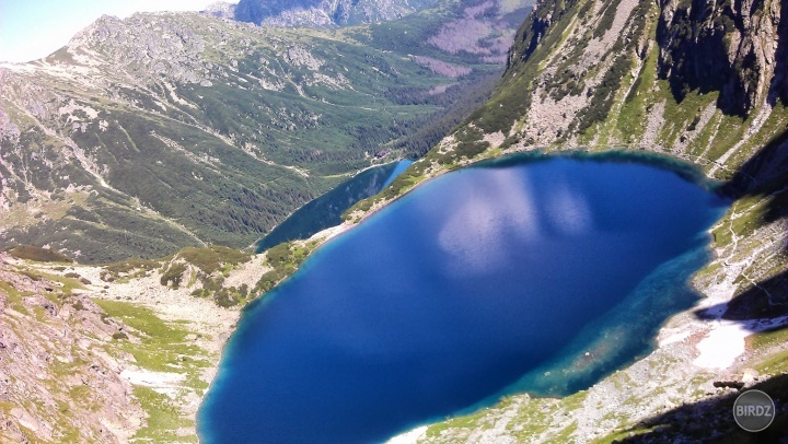 dole Morskie oko, nad ním Czarny Staw pod Rysmi