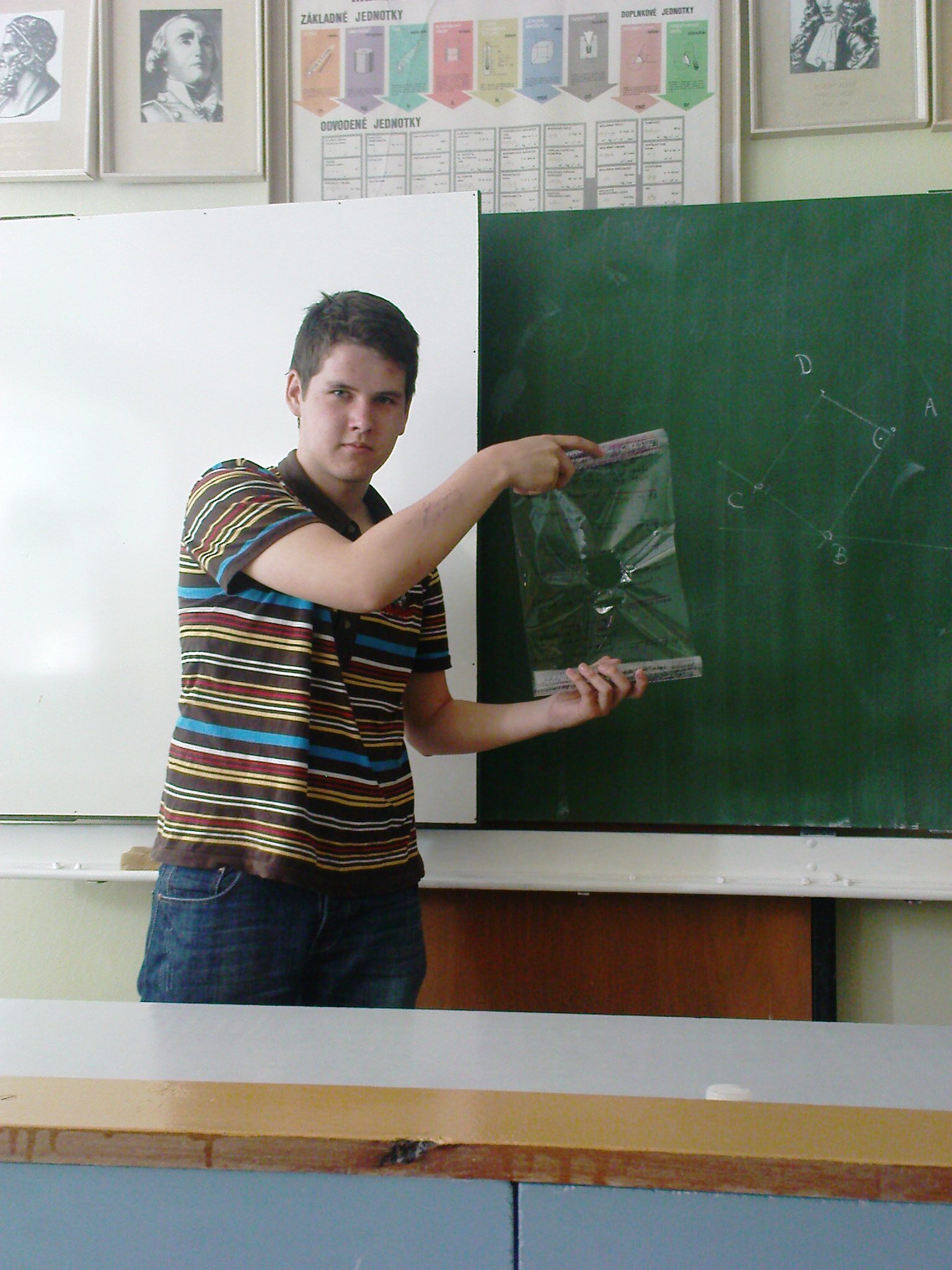 Ako som profke žial, vypálil foliu na meotari, ak to raz bude čítať, tak prepáčte!! 