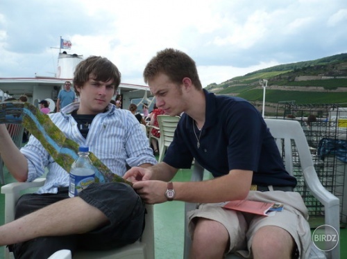 brandon a justin....na lodi studuju ze kde prave sme....aa inak pozdravujem st.caroline...:D:D