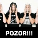 Je mrtvý mrtvý mrtvý a my sme katolícki kňazi!!!! Kaaarpina, ako to, že som ju tu nemala už dávnejšie? Neodporúča sa slabším a citlivý náturám, ktoré majú vo zvyku brať veci doslovne a vážne! :D 