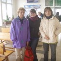 mamka, babka a ja pred cestou na lomnicak..skoda ze sme sli lanovkov...viac by sa mi pacilo ist peso..len som nevedela ze sa tak da..:D

