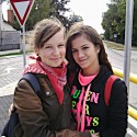 Mojeno a já na zastávke xD... Pár minút po tom, ako sme mali cvičenia z matematiky o.O, našťastie som prežila a dokonca sa usmievam... Veď kto by sa neusmieval s Kikou xD