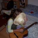:D som sa ucila hrat na gitare