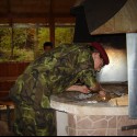 zapaľovanie ohňa a lá Bear Grylls - len s kresadlom :D :D (po 40 minutach uspesne :D :D )