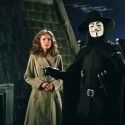 V jako Vendetta....(milujem tento film ...je v ňom všetko ...láska, hnev, nenávisť, pomsta, napätie, niečo aj z sci-fi ...., humor jasné že nie ako v komédiách ale je tam aj humor či irónia skôr,výsmech, výstraha....a atď ....zbožňujem tento film .....
