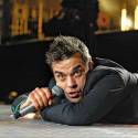 Heh..:Robbie Williams...xixi.Viem, dost odlisne od Rammsteinu ale tiez ho zboznujem.A kto ma osobne pozna tak vie ako som na tom s Robbiem :D xD LOL... xixi