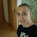 haha stara foto z fotaka ta fotka ma asi 3roky ked som mal asi 12-13 strasne som sa zmenil :P