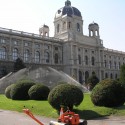 Jedno z dvoch múzeí na Maria-Theresia Platz