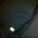 Chlapci si nad ránom išli von zapáliť a pripravili prekvapko celému parkovisku :D:D:D