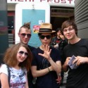..a Nick Zinner aaa! 