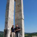 Ja a moja kamarátka Peťa pri obelisku v Terchovej.