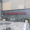 ta nas hotel , hm , teda logo hotela na stene =D