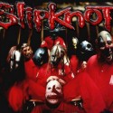 fascninujuca kapela !!! 
seci co su tu v maskach su SLIPKNOTACI ....ju milujem ich !!!!!!!!!!!!!!!!!!!!! 