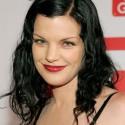 Ak by ešte niekomu nedošlo, je to Abby z NCIS... waaa... Pauley Perrette...:-*