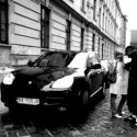 Zuzana Kováčová sa do školy vozí v Porsche za dva milióny a má svojho bodyguarda! Odkiaľ na to má?! Viac na str. 5