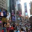 Times Square, námestie kde si turisti fotia reklamy. To sa môže stať len v USA!!! (A v Londýne na Picadily Circus, a možno v Tokyu...)