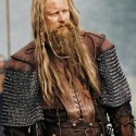 Stellan Skarsgård ako náčelník Sasov Cerdic (