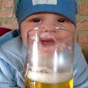 juuj moj malinky synovcek..aale on neni alkoholik :D