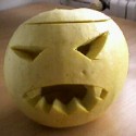 A čo že Halloween je ešte ďaleko :p, 

keď sa v noci našla vhodná tekvica a nenašla sa iná zábava :D