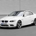 ... veľké biele BMW-čko