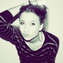 i dedicate you a kiss :) :* milujem 1.Apríl ^^