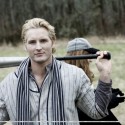 OMG...podrzte ma...ja ked nanho pozriem mam vysoky tlak :D...je to super herec s velkym H.. :)