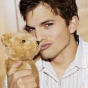 Ukážka z obrázkov v albume Ashton Kutcher - spapáám ho !! najkrajší chlap (pre mňa) :P